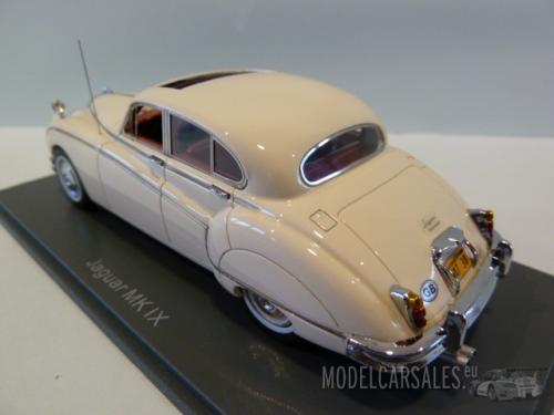 Jaguar MK IX