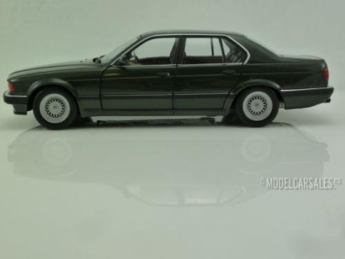 BMW 7-Series 730i (e32)