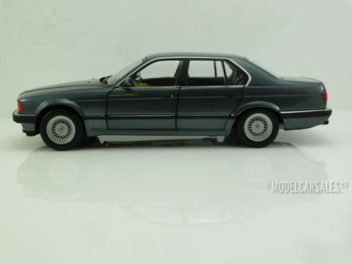 BMW 7-Series 730i (e32)