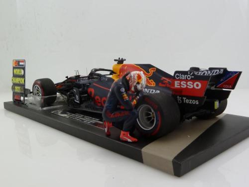 Red Bull Racing RBR16B